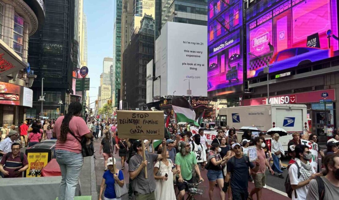 New York'ta binlerce kişi, İsrail'in Gazze'ye saldırılarını protesto etmek için
