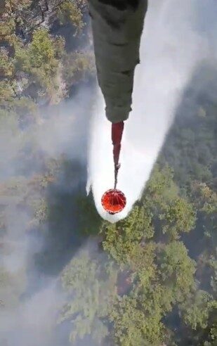 İzmir'deki yangın havadan ve karadan yapılan müdahalelerle kontrol altına alındı.