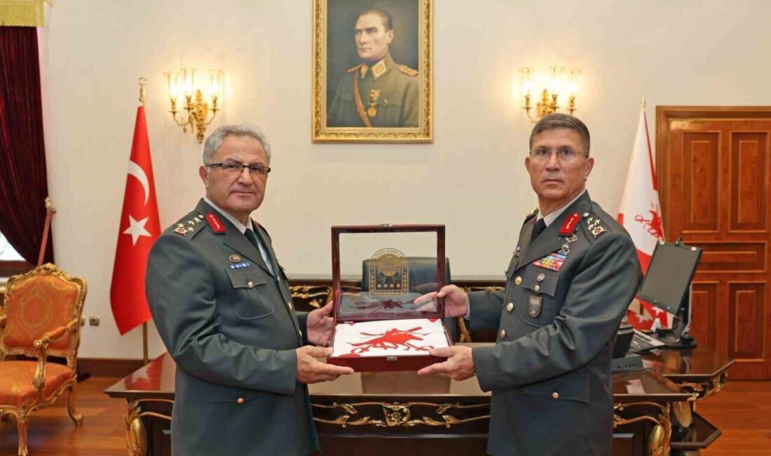 Orgeneral Metin Tokel, 1. Ordu Komutanlığı görevini Korgeneral Bahtiyar Ersay'a