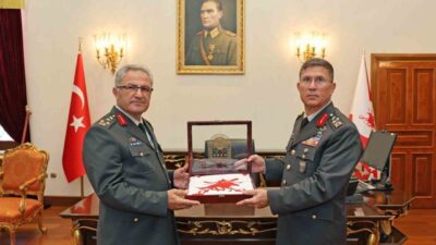 Orgeneral Metin Tokel, 1. Ordu Komutanlığı görevini Korgeneral Bahtiyar Ersay'a