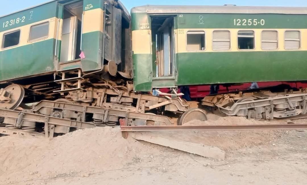 Pakistan’ın Pencap eyaletinde Awam Express treninin kaza yapması sonucu 1