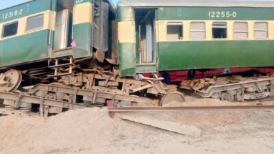 Pakistan’ın Pencap eyaletinde Awam Express treninin kaza yapması sonucu 1
