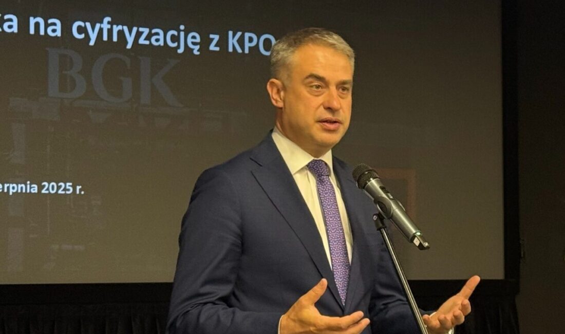Polonya Bilişim Bakanı Gawkowski, Cumhurbaşkanı Nawrocki'nin Ukrayna'ya yardım yasasını veto