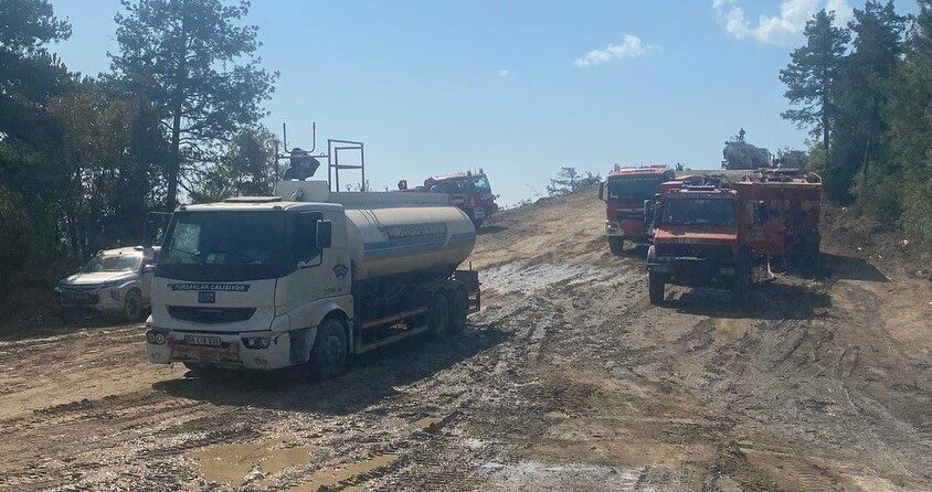Pursaklar Belediyesi, Karabük'teki orman yangınlarına destek olmak için ekiplerini seferber