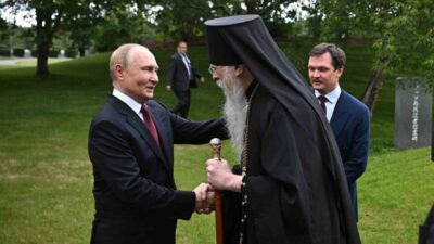 Putin, Alaska'da ABD Başkanı Trump'la görüşmesinden sonra Sovyet pilotlarının mezarlarını