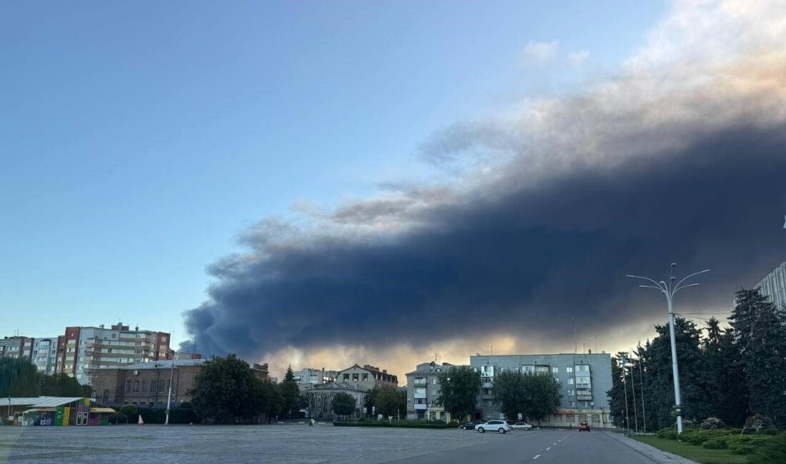 Rusya'nın Ukrayna'nın Poltava bölgesindeki enerji tesislerine saldırısı sonrası Kremenchuk kentindeki