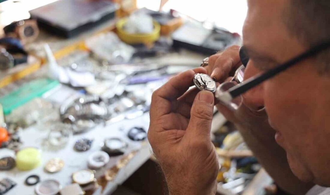 Kırşehir'deki geleneksel saat ustaları, dijital saatlerin mesleklerini tehdit etmesinden endişeli.