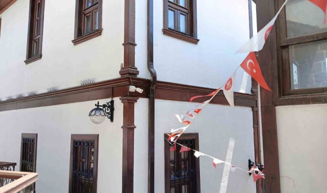 Sahte diploma ve sürücü belgesi düzenleyen çete lideri Ziya Kadiroğlu'nun,