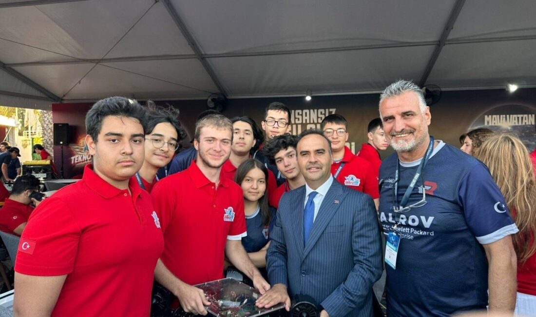 Bakan Mehmet Fatih Kacır, Cağaloğlu Anadolu Lisesi'ndeki CALROV İnsansız Su