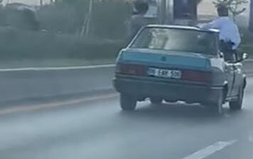 Ankara'nın Sincan ilçesinde seyir halindeki bir araçta camdan sarkan 2