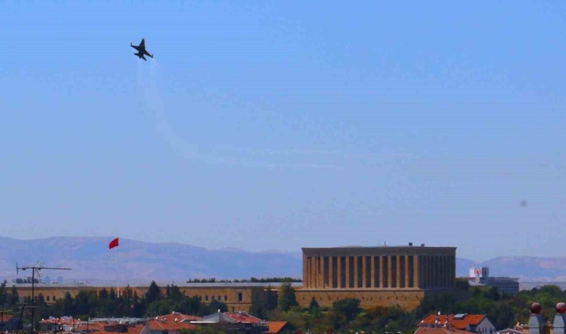 Türk Hava Kuvvetleri'nin akrobasi timi SOLOTÜRK, Anıtkabir semalarında çevre tanıma