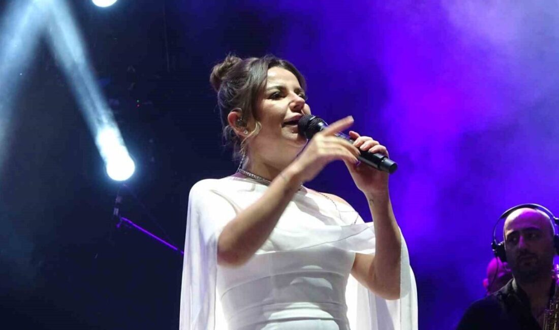Sorgun Belediyesi'nin düzenlediği Sonfest, Atilla Yılmaz ve Merve Özbey'in muhteşem