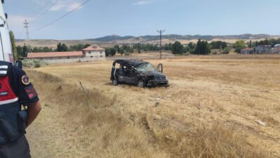 Yozgat'ta Duralidayılı köyü yakınlarında meydana gelen kazada, park halindeki bir