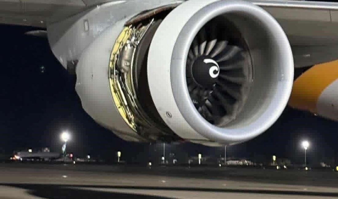 UPS Express'e ait Boeing 747 kargo uçağı, Tayvan'daki havalimanında şiddetli