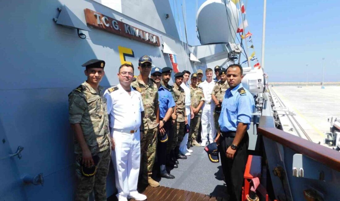 TCG Kınalıada, Bingazi'ye liman ziyareti yaparak PASSEX koordinasyon toplantısı gerçekleştirdi.