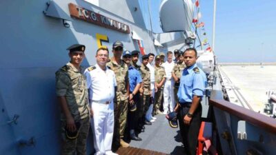 TCG Kınalıada, Bingazi'ye liman ziyareti yaparak PASSEX koordinasyon toplantısı gerçekleştirdi.