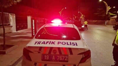 Çorum'un Alaca ilçesinde gerçekleştirilen "Huzur" uygulamasında trafik kurallarını ihlal eden