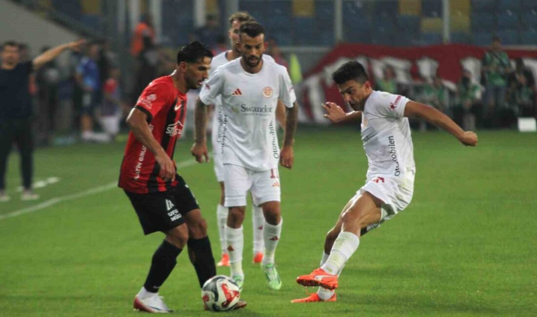 Gençlerbirliği ve Antalyaspor arasındaki Süper Lig maçının ilk yarısı golsüz