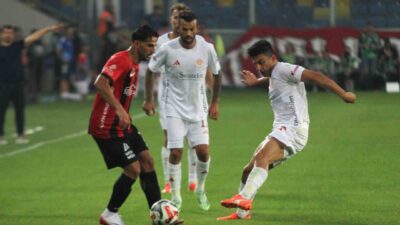 Gençlerbirliği ve Antalyaspor arasındaki Süper Lig maçının ilk yarısı golsüz