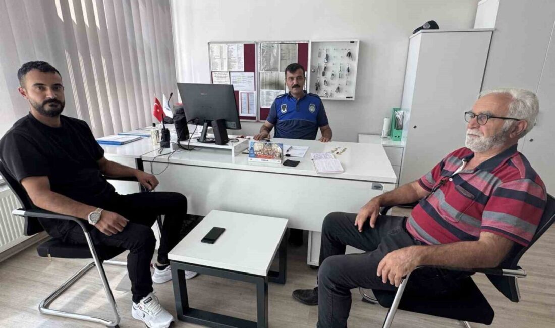 Çorum'da Muhammet Yalman adlı vatandaş, yol kenarında altın dolu çanta