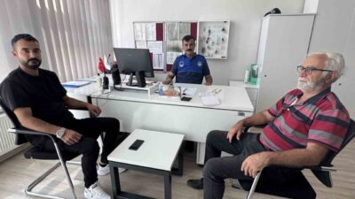 Çorum'da Muhammet Yalman adlı vatandaş, yol kenarında altın dolu çanta