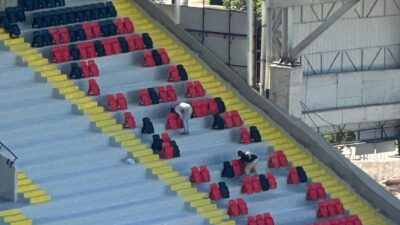 Yozgatspor’un yapımı süren yeni stadyumunda tribünlere koltuklar monte edilmeye başlandı.