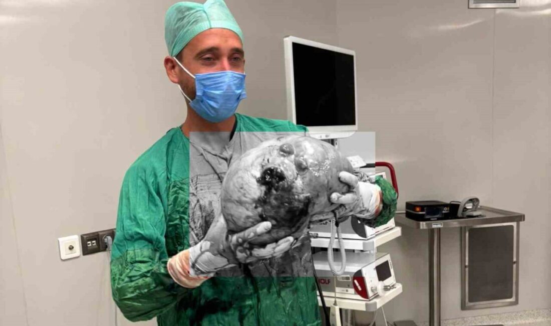 Yozgat Şehir Hastanesi'nde ameliyat olan 70 yaşındaki kadının karın ağrısı