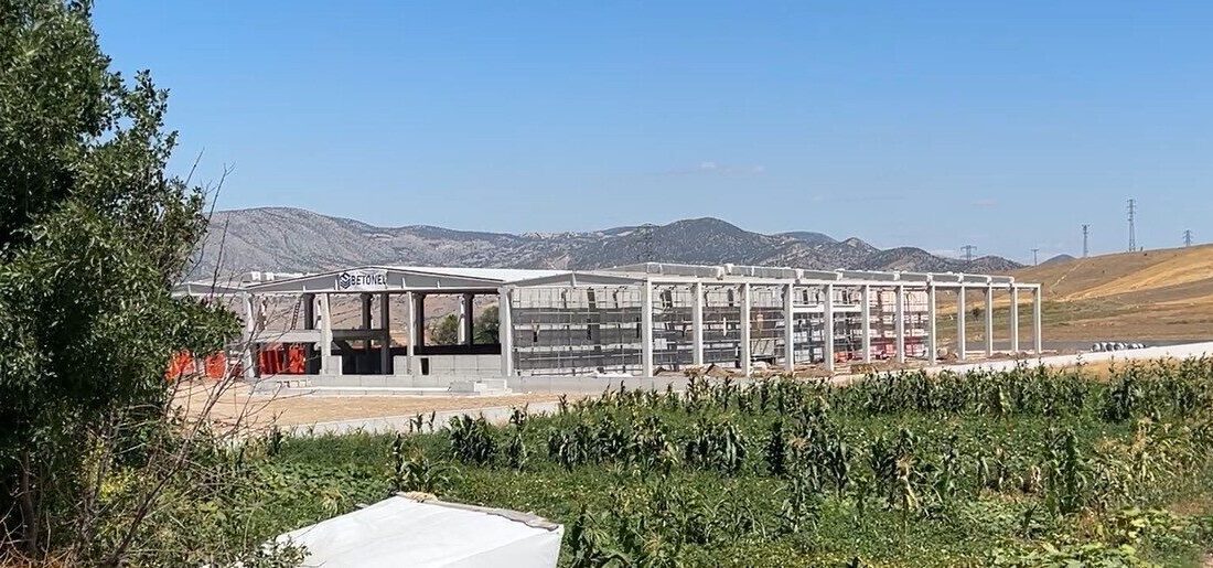 Yozgat'ın Aydıncık ilçesinde inşaattan düşen Mustafa Erol adlı işçi, kurtarılamayarak