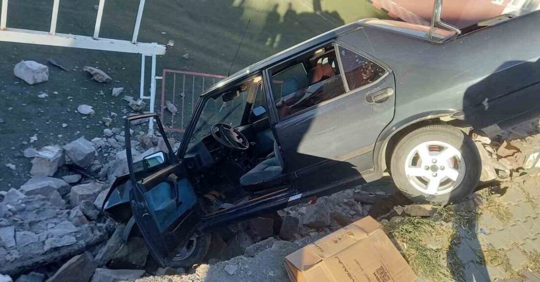 Yozgat'ın Sorgun ilçesinde meydana gelen trafik kazasında İ.Y. yönetimindeki otomobil