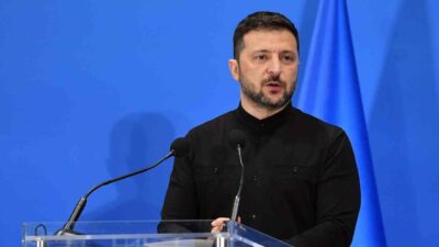 Ukrayna Devlet Başkanı Vladimir Zelenskiy, ABD Başkanı Donald Trump'la yaptığı