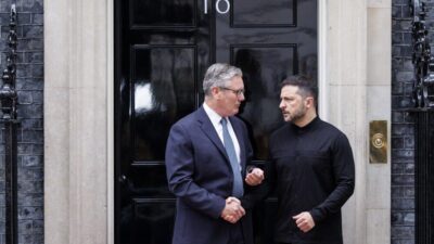 Ukrayna Devlet Başkanı Zelenskiy, İngiltere Başbakanı Starmer ile görüşerek Alaska’daki