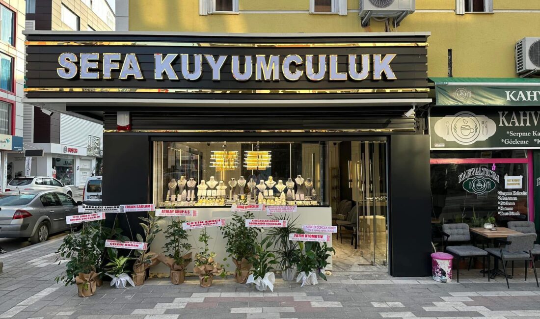 Yerköy B.Köselispor Kulübü, kulübe verdikleri desteklerden dolayı Sefa Kuyumculuk sahipleri