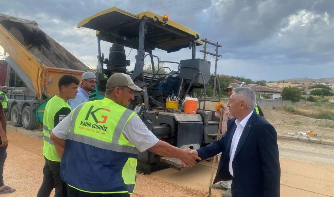 Şefaatli Belediyesi, ilçe halkının uzun süredir beklediği yol çalışmalarında önemli