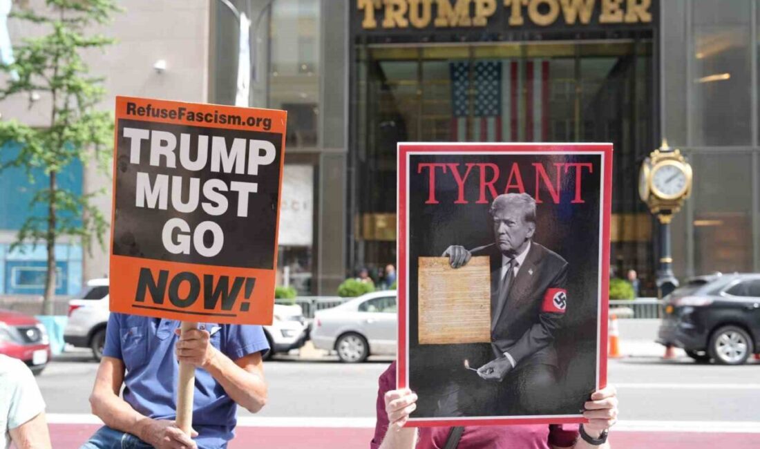 ABD'de İşçi Bayramı'nda binlerce kişi, Trump'a istifa çağrısı yaparak hükümete
