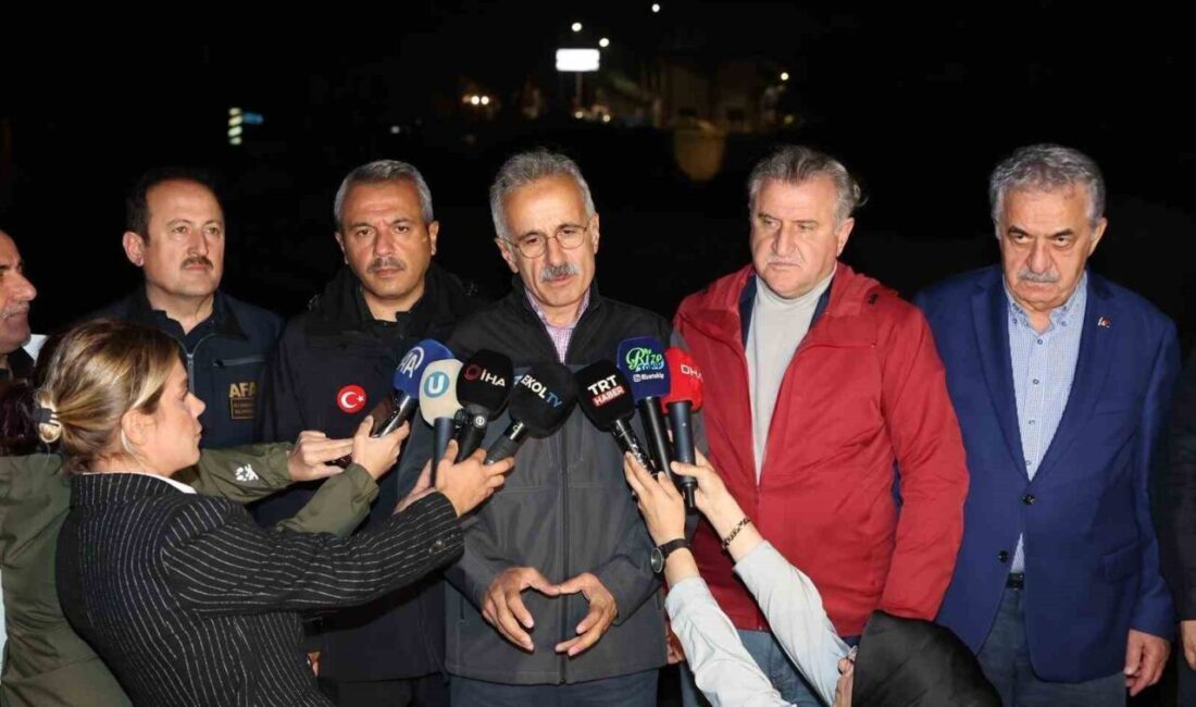 AFAD ve bakanlar, Doğu Karadeniz'deki sel felaketinin ardından Rize'ye intikal