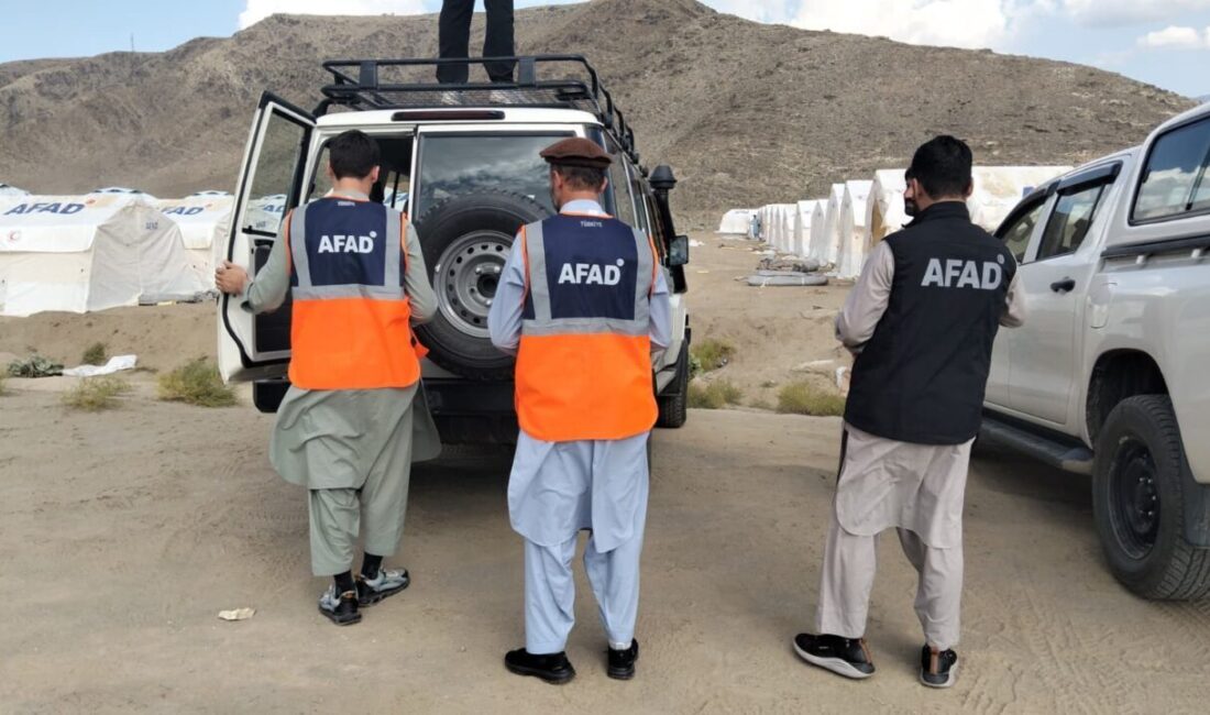 AFAD, Afganistan'daki deprem sonrası 150 çadır, bin 50 battaniye ile