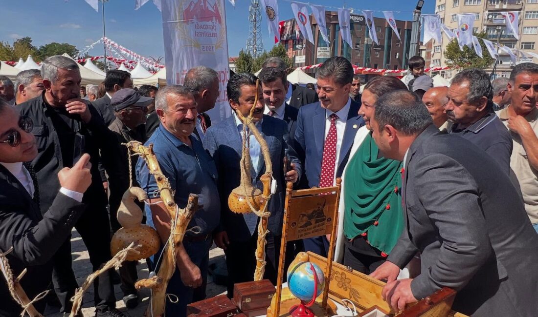 38. Ahilik Haftası kutlamaları, Cacabey Meydanı’nda kurulan ilçe stantlarıyla renkli