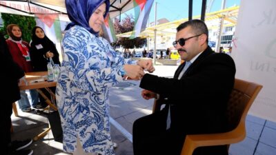 Akdağmadeni Belediyesi, Filistin'e destek için Kültür Merkezi Meydanı'nda dayanışma çadırı