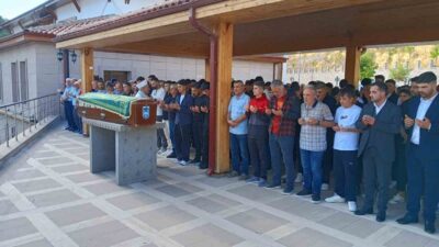 Ankara'da akranı tarafından bıçaklanarak öldürülen 15 yaşındaki Fatih Acacı'nın cenazesi