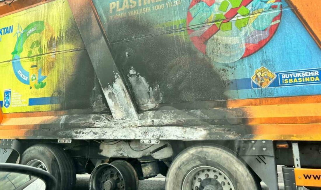 Ankara Büyükşehir Belediyesi'ne ait plastik atık taşıyan tırın dorsesi alev
