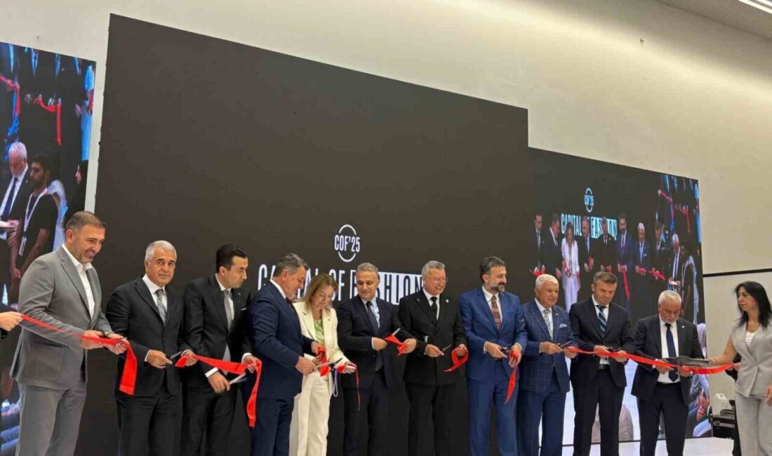 Ankara'da düzenlenen Ankara Uluslararası Hazır Giyim ve Moda Fuarı büyük