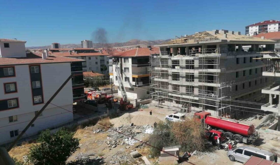 Ankara'da çıkan yangın Sincan'ın Fevzi Çakmak Mahallesi'nde bulunan apartmanda büyümeden