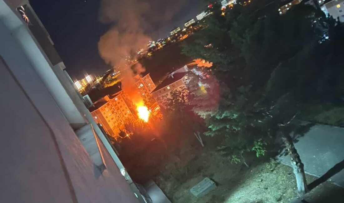 Gölbaşı ilçesinde kamyonda çıkan yangın, itfaiye ekipleri tarafından Eymir Mahallesi'nde