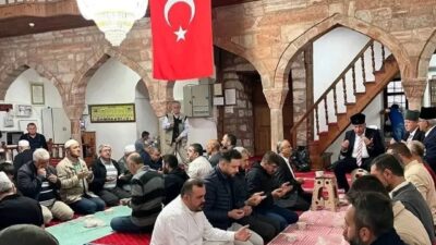 Beypazarı ilçesindeki Kurşunlu Camii'nde, Gaziler Günü dolayısıyla sabah namazı sonrası