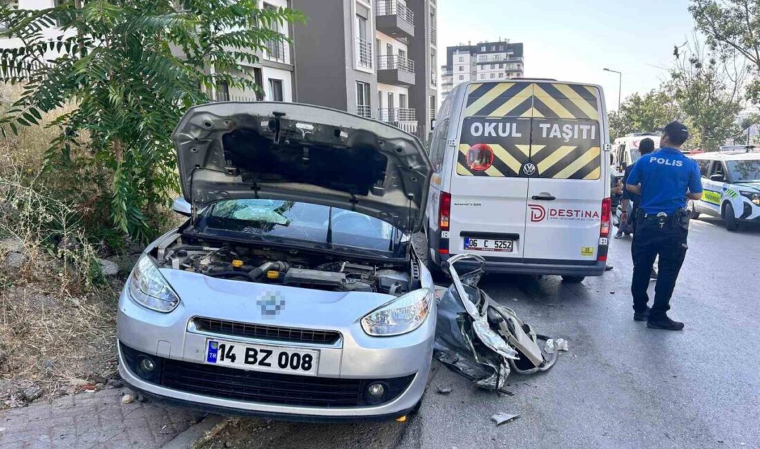 Ankara'da servis minibüsü ile otomobilin kafa kafaya çarpıştığı kazada 12