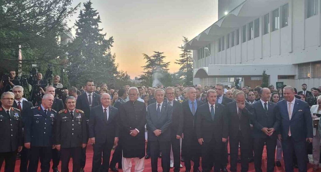 Ankara'da Pakistan Büyükelçiliği tarafından düzenlenen "Savunma ve Şehitler Günü" programına,