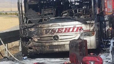 Ankara'nın Gölbaşı ilçesinde seyir halindeyken yanmaya başlayan Nevşehir Seyahat'e ait
