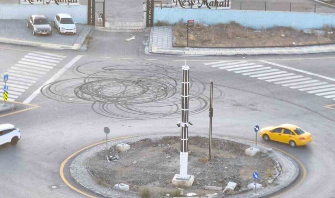 Yenimahalle'de drift atan sürücüler trafiği kapatıp tehlike yaratırken diğer sürücüler