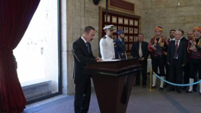 Hilmi Yaman, Ankaralılar Derneği'nin genel başkanı olarak Anıtkabir'i ziyaret ederek