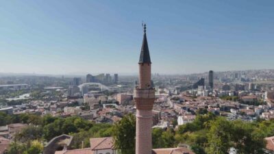 Ankara Kalesi'nde bulunan ve tarihi minberiyle dikkat çeken Sultan Alaaddin